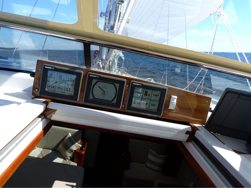 11.9 kts. TWS, 8.4 kts STW, 8.0 kts SOG, full jib and mainsail